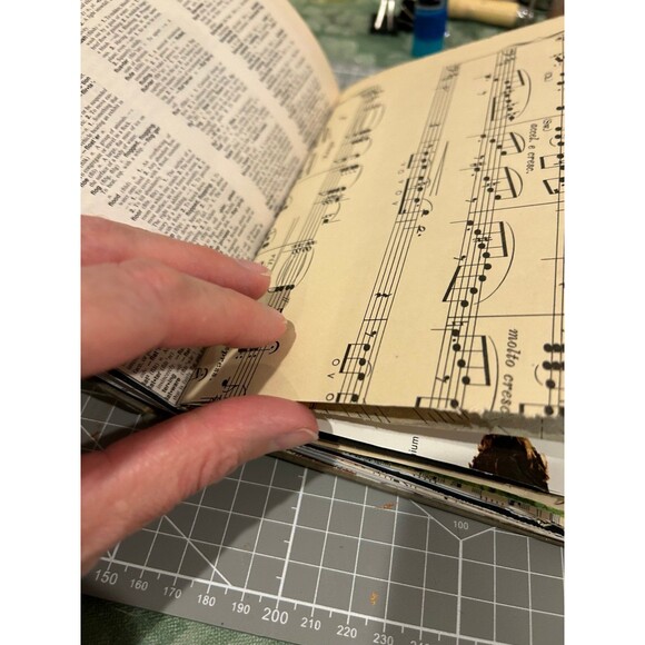 Junk Journal - All Men Are Liars - Picture 5 of 12